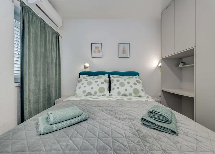 דירה Six On Pool מאקרסקה