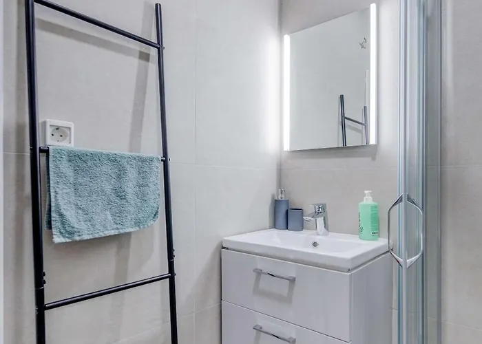 Six On Pool דירה *