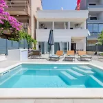 Apartman Six On Pool