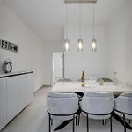 Apartman Six On Pool