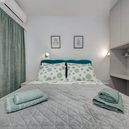 Apartment Six On Pool Makarska
