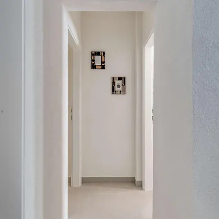Six On Pool Apartment Makarska