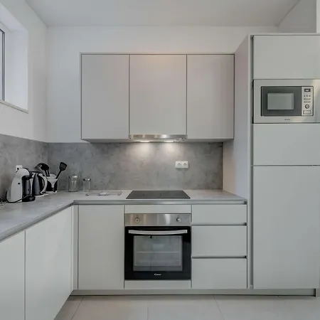 Apartment Six On Pool Makarska