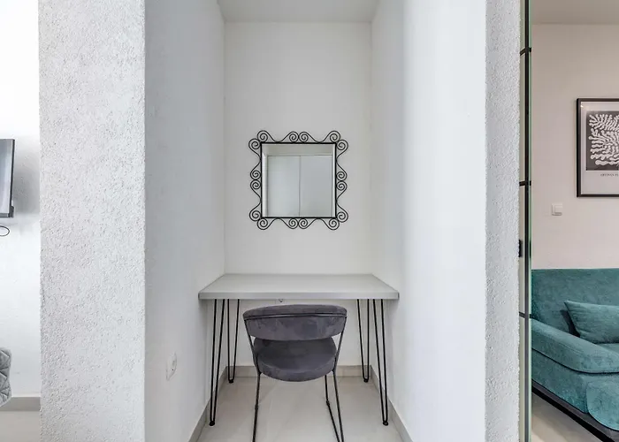 Apartman Six On Pool Makarska