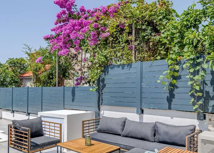 Six On Pool Apartman *