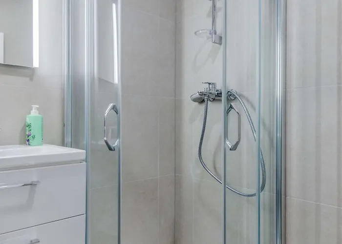 Six On Pool Apartman